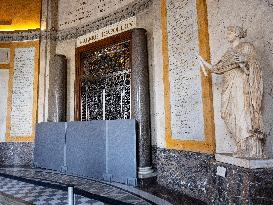 Atmosphere Around Louvres Museum Following Robbery - Paris