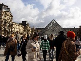 Atmosphere Around Louvres Museum Following Robbery - Paris