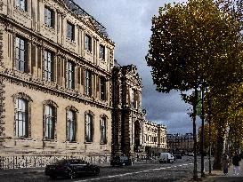 Atmosphere Around Louvres Museum Following Robbery - Paris