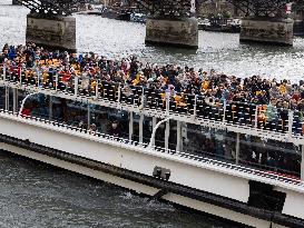 Atmosphere Around Louvres Museum Following Robbery - Paris