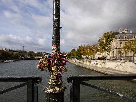 Atmosphere Around Louvres Museum Following Robbery - Paris