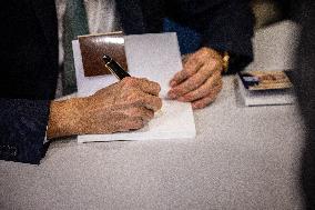 Book signing of Eric Zemmour - Bordeaux