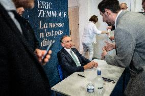 Book signing of Eric Zemmour - Bordeaux
