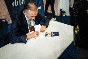 Book signing of Eric Zemmour - Bordeaux