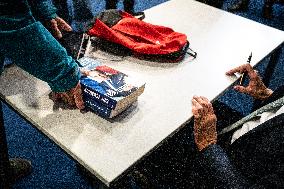 Book signing of Eric Zemmour - Bordeaux