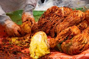 People make Kimchi at the Jogyesa temple - Seoul