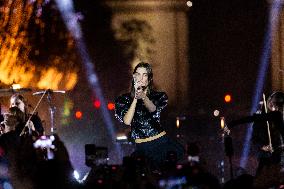 Champs Elysees Launches Christmas Lights NB