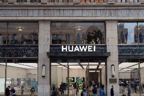 Huwei Mate 80 Phone Reserve