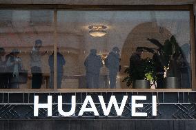 Huwei Mate 80 Phone Reserve