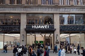 Huwei Mate 80 Phone Reserve