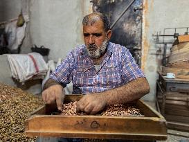 Peanut Seller Returns To Ariha - Syria