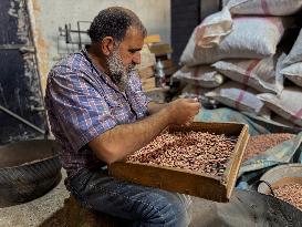 Peanut Seller Returns To Ariha - Syria