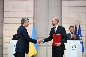 Emmanuel Macron Meets Volodymyr Zelensky - Press Conference