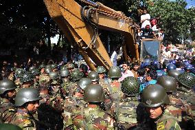 Clashes Outside the International Criminal Court - Dhaka