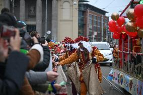 Massive Crowds Celebrate Sinterklaas Arrival - Amsterdam