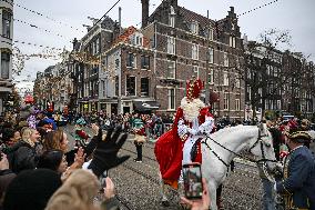 Massive Crowds Celebrate Sinterklaas Arrival - Amsterdam