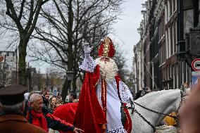 Massive Crowds Celebrate Sinterklaas Arrival - Amsterdam