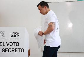 Ecuadorians Voted Against The Return Of Foreign Military Bases - Quito