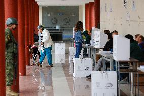 Ecuadorians Voted Against The Return Of Foreign Military Bases - Quito