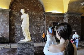 Illustration - Louvre Museum