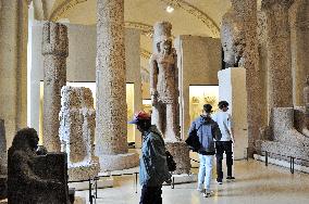 Illustration - Louvre Museum