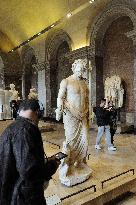 Illustration - Louvre Museum