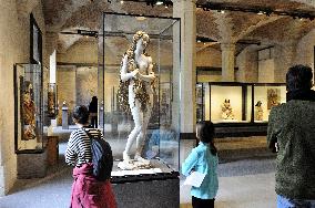 Illustration - Louvre Museum