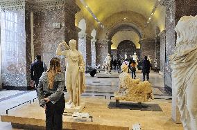 Illustration - Louvre Museum