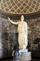 Illustration - Louvre Museum