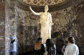 Illustration - Louvre Museum