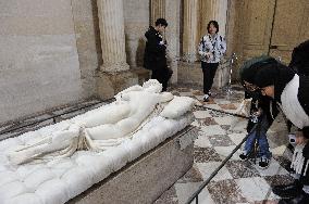 Illustration - Louvre Museum