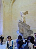 Illustration - Louvre Museum