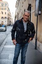 Dolph Lundgren Shopping - Milan