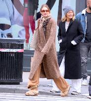 Gigi Hadid Out With Friends - NYC