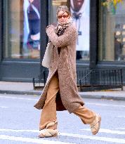 Gigi Hadid Out With Friends - NYC