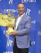 Dodgers manager Roberts in Japan