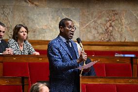 Questions To French Government Assembly - Paris