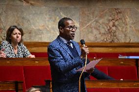 Questions To French Government Assembly - Paris