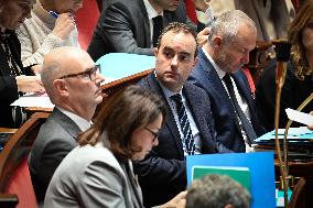 Questions To French Government Assembly - Paris