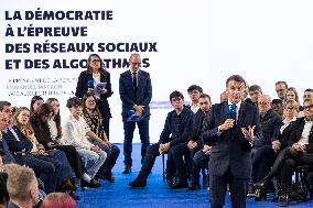 Macron Speaks to Readers of La Voix du Nord - Arras