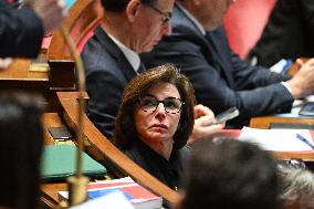 Questions To French Government Assembly - Paris