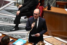 Questions To French Government Assembly - Paris