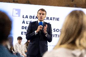 Macron Speaks to Readers of La Voix du Nord - Arras