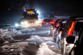 VEHICLES STUCK IN SNOW SWEDEN