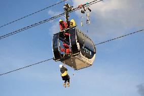 Firefighter evacuation exercice on urban cable car - Limeil-Brevannes