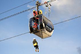 Firefighter evacuation exercice on urban cable car - Limeil-Brevannes