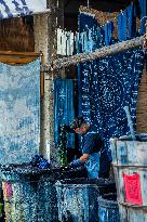 Tie-Dye Technique Of Bai Ethnic Group - Chin