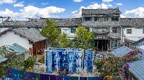 Tie-Dye Technique Of Bai Ethnic Group - Chin