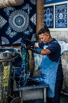 Tie-Dye Technique Of Bai Ethnic Group - Chin