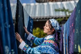 Tie-Dye Technique Of Bai Ethnic Group - Chin